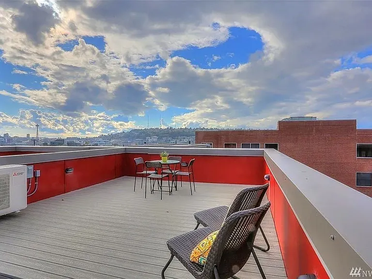 2319B Franklin Ave E #B — Photo 9