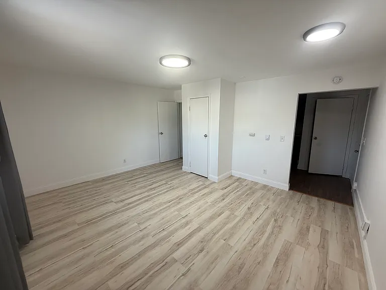 1886 Avenue B #2 — Photo 10