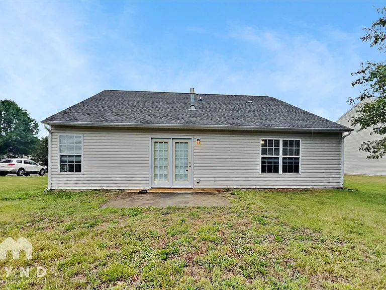 4076 Clovelly Dr — Photo 20