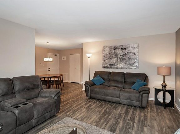 5th image of 9142 Clairmont Ct