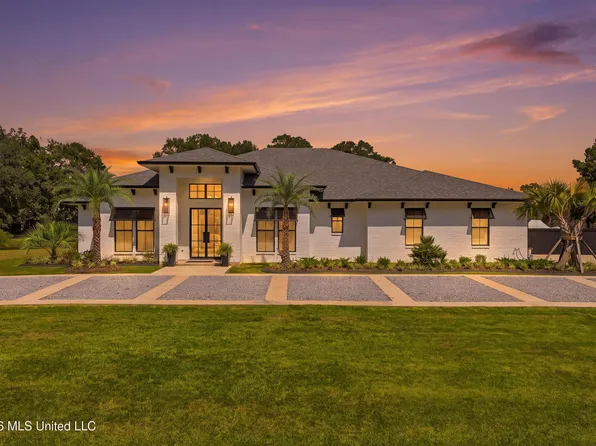15 Legacy Dr, Picayune, MS 39466
