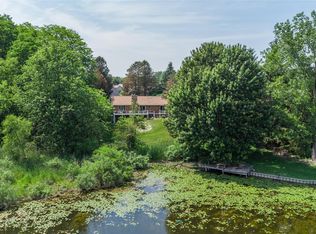 1101 S Lake Valley Dr, Fenton, MI 48430