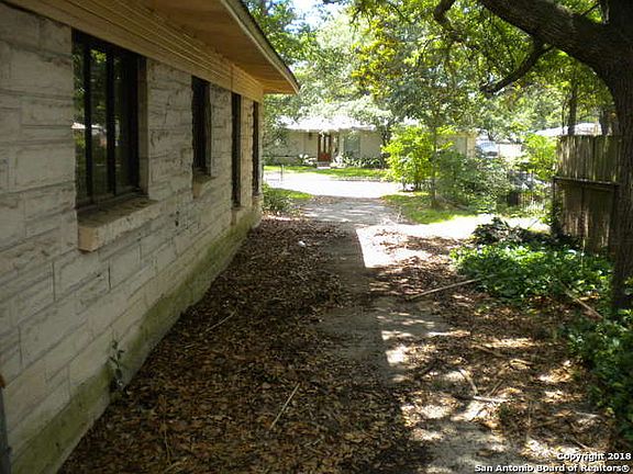 3rd image of 227 Northridge Dr