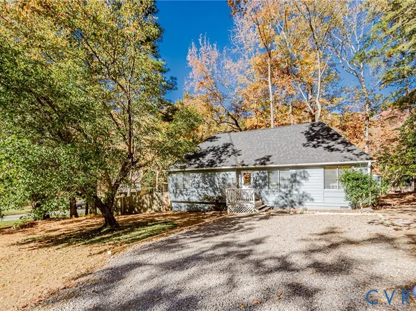 8330 Scottingham Dr, North Chesterfield, VA 23236