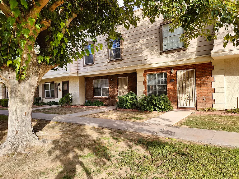 1028 E Bendix Dr — Photo 2