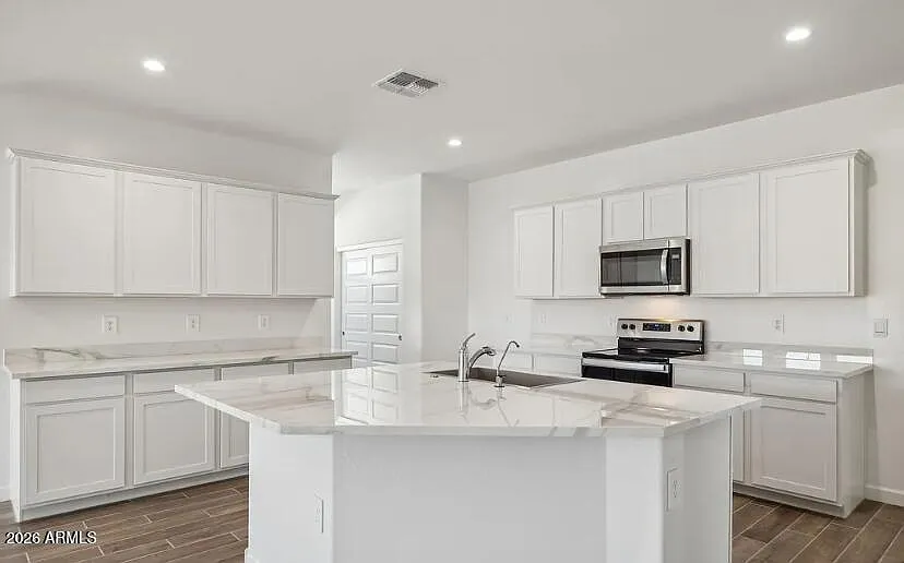 4 bed, 2.0 bath, 2057 sqft, $2,650 — Photo 3