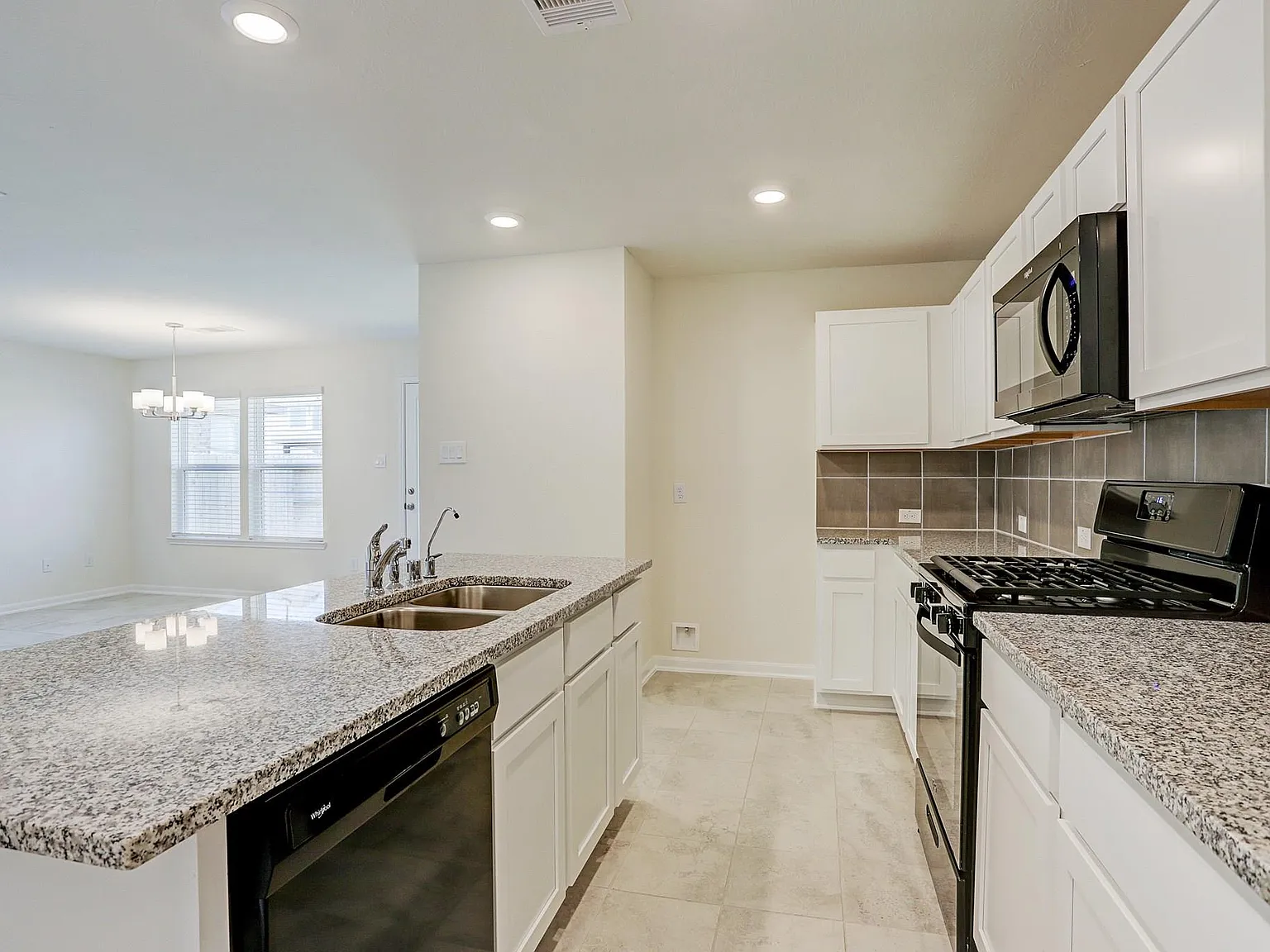 3 bed, 2.0 bath, 1491 sqft, $2,050 — Photo 4
