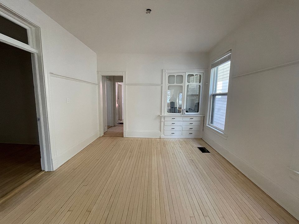 1st image of 2536 N Oakland Ave #2536