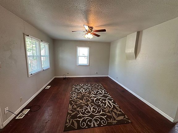 4th image of 88 Cedar Ave