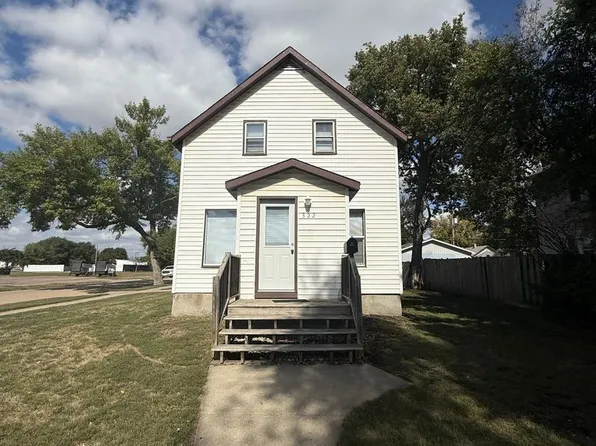 322 9th Ave SW, Aberdeen, SD 57401