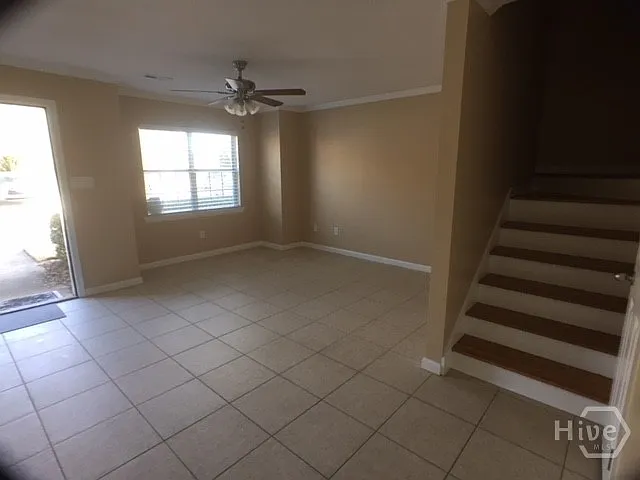 3 bed, 2.5 bath, 1325 sqft, $1,900 — Photo 4