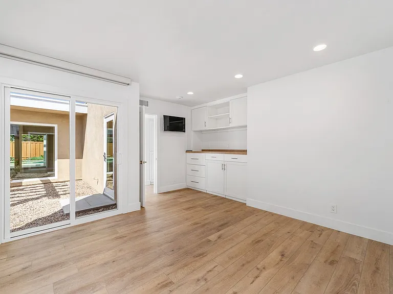 1609 Anita Ln — Photo 23