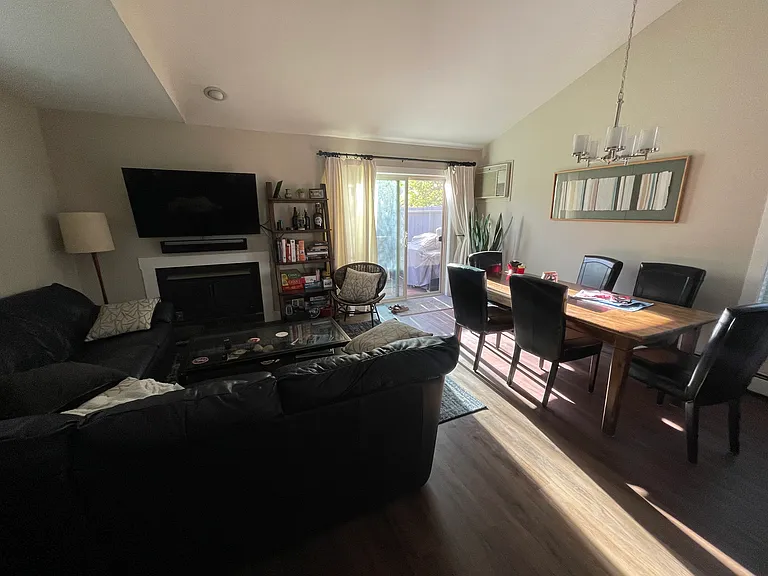 3147 Westwood Ct — Photo 2