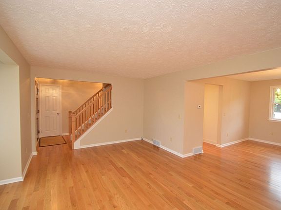 5th image of 2121 Stonehedge Dr