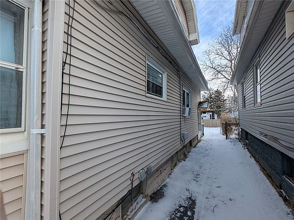 4th image of 36 Taft Ave