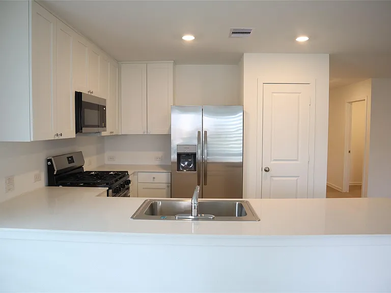 216 Lantana Ln — Photo 16
