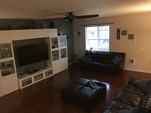 2nd image of 804 Pioneer St