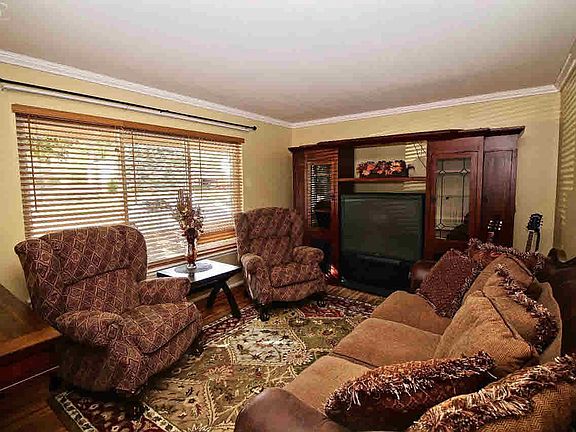 5th image of 4485 Saint Martins Dr