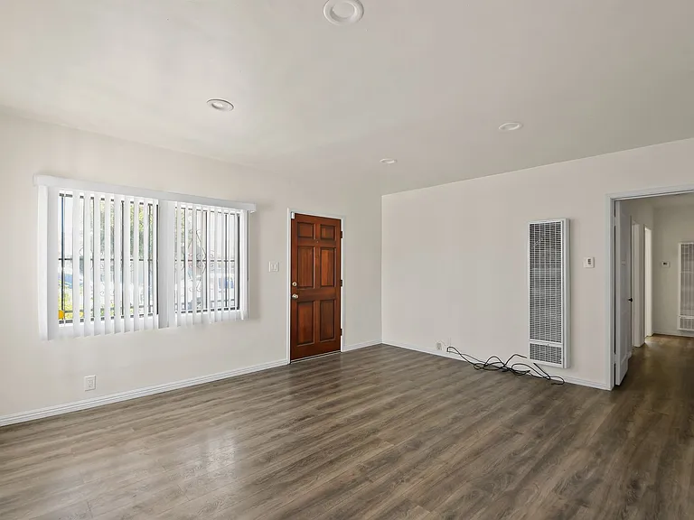 14701 Marigold Ave — Photo 2