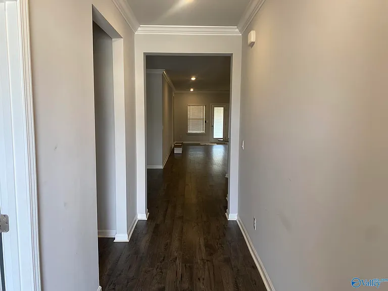 101 Donovan Dr — Photo 2