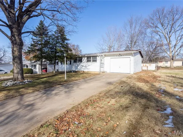 127 Yankee Dr, Saint Charles, MO 63303
