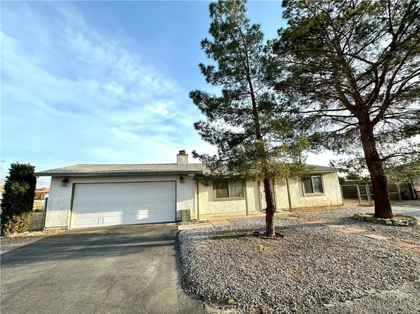 22773 Powhatan Rd, Apple Valley, CA 92308