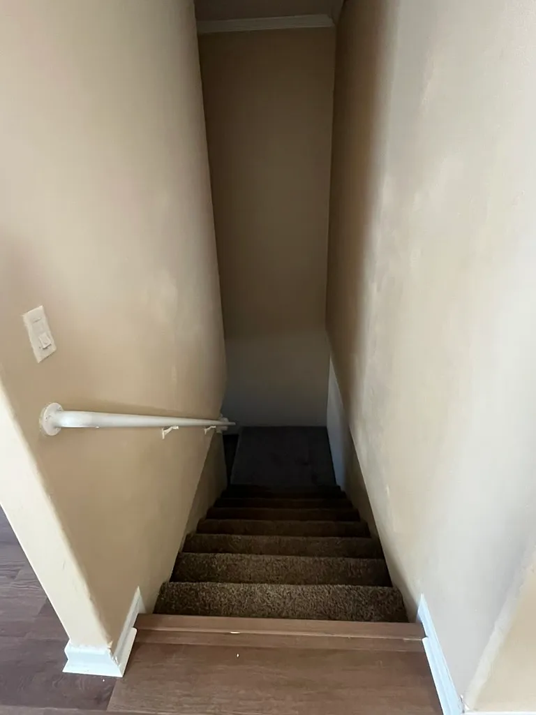 3 bed, 1250 sqft, $1,200 — Photo 2