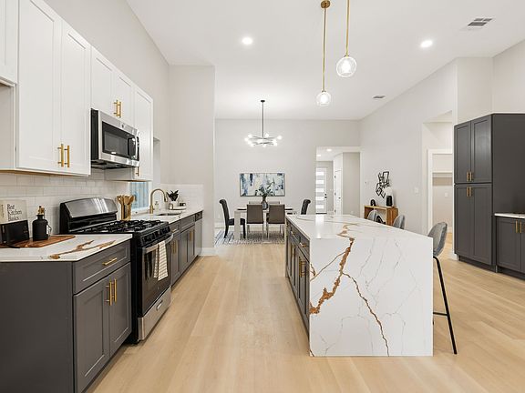 3rd image of 3604 Colonial Ave