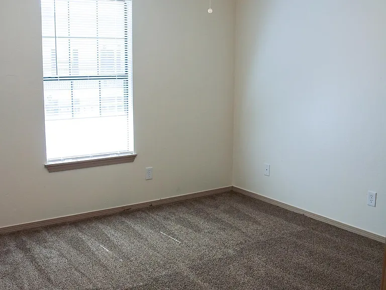 1340 N Oakland Ave #8 — Photo 5