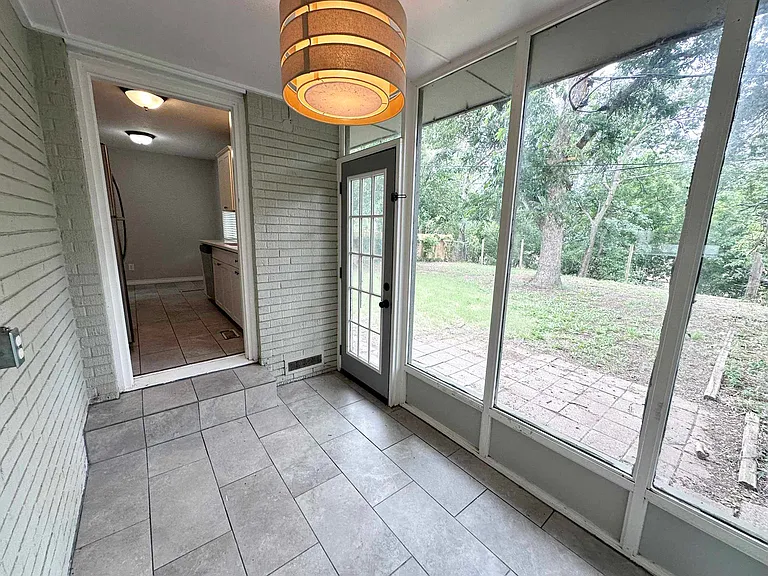4307 N Indiana Ave — Photo 14