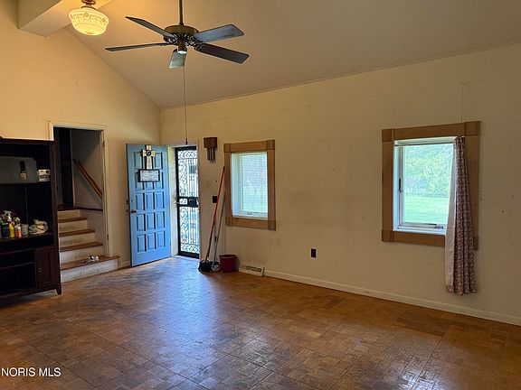 4th image of 605 Custer Dr