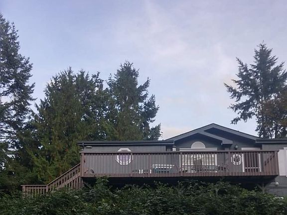3rd image of 6870 Beach Dr E