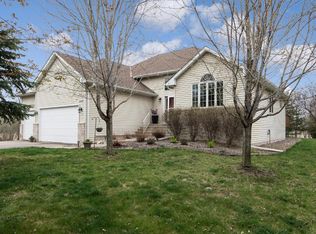 8420 Ox Yoke Cir, Maple Plain, MN 55359