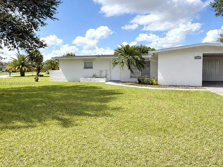 1104 E Jasmine Rd — Photo 2