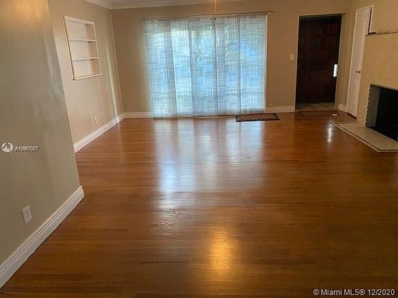 4th image of 450 NE 16th Ave