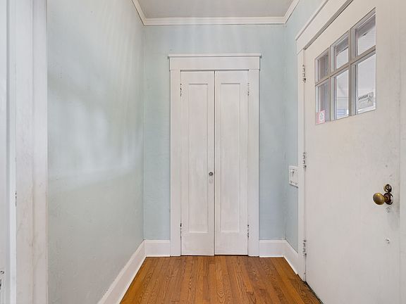 4th image of 510 Auburn St