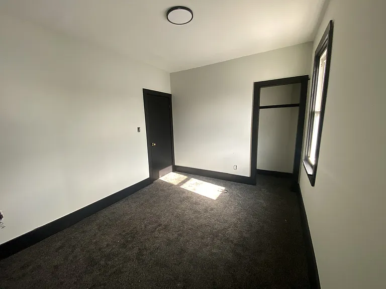 2903 Sheridan St — Photo 2