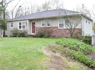 985 Fox Meadow Rd, Yorktown Heights, NY 10598