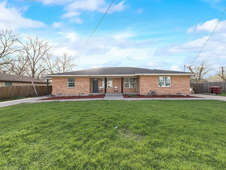 913 Live Oak St #A — Photo 1