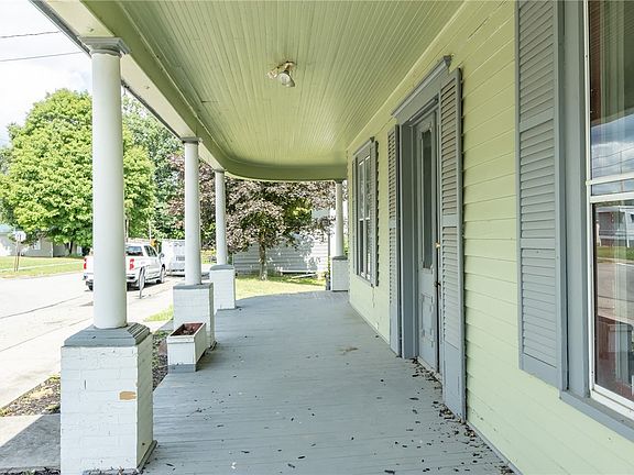 4th image of 214 Lincoln St