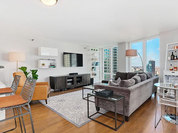 3rd image of 345 N La Salle Dr APT 3502