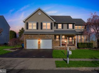 838 Mountaintop Dr, Collegeville, PA 19426