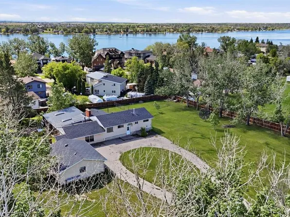 587 E Lakeview Rd, Chestermere, AB T1X 1A9