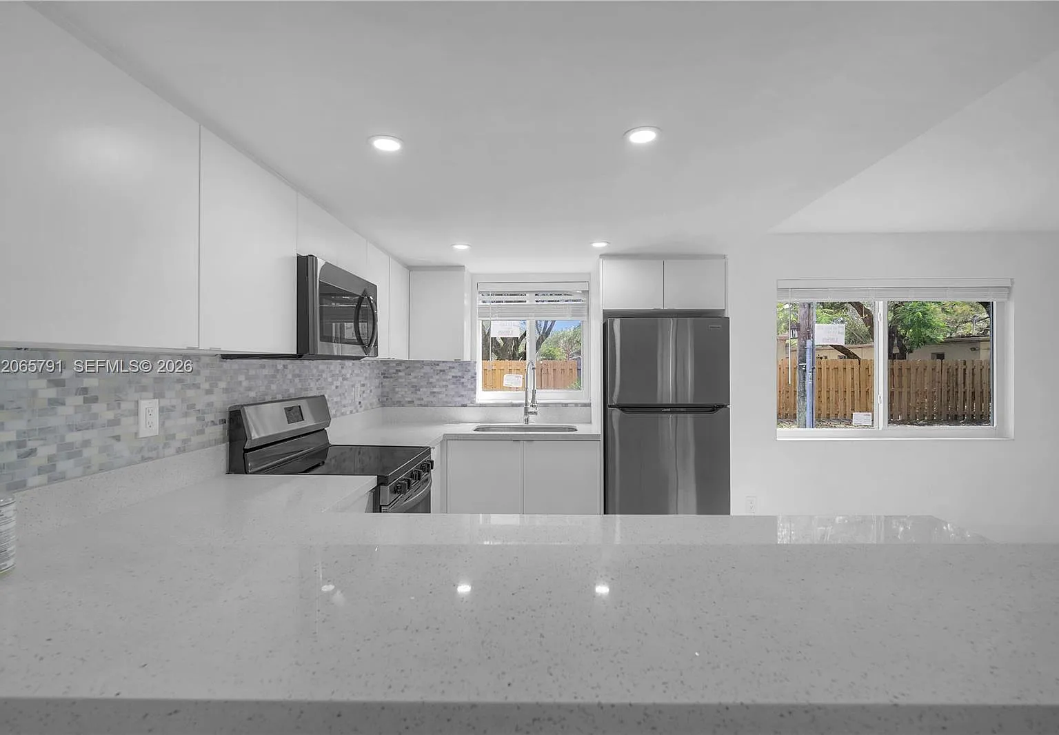 2 bed, 2.0 bath, 1050 sqft, $2,380 — Photo 4