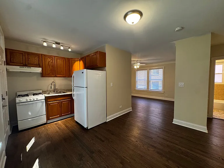 1383 W Greenleaf Ave #1S — Photo 12