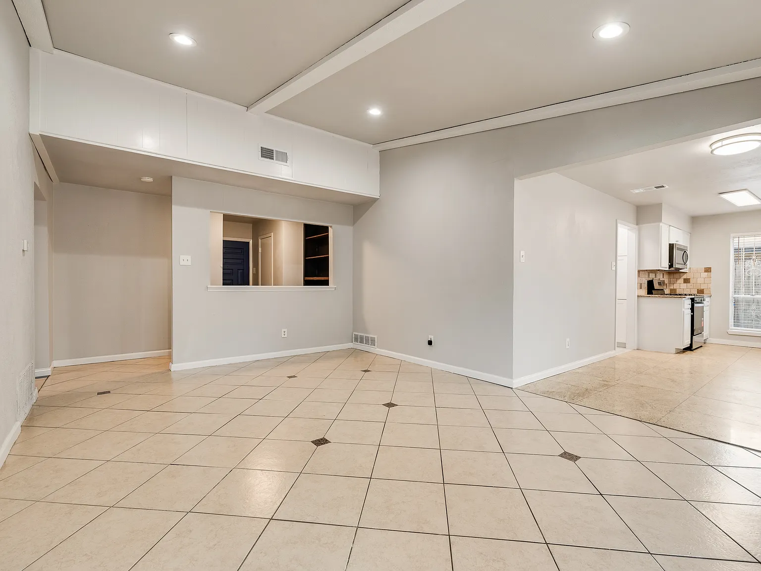 4 bed, 1415 sqft, $1,895 — Photo 3