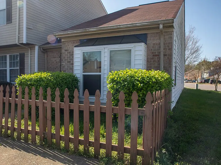 725 Wolftrap Ln — Photo 9