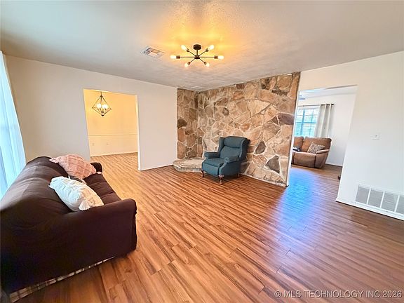 3rd image of 803 NE 11th St
