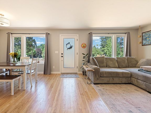 5th image of 151 SW Roosevelt Ave #1 & 2