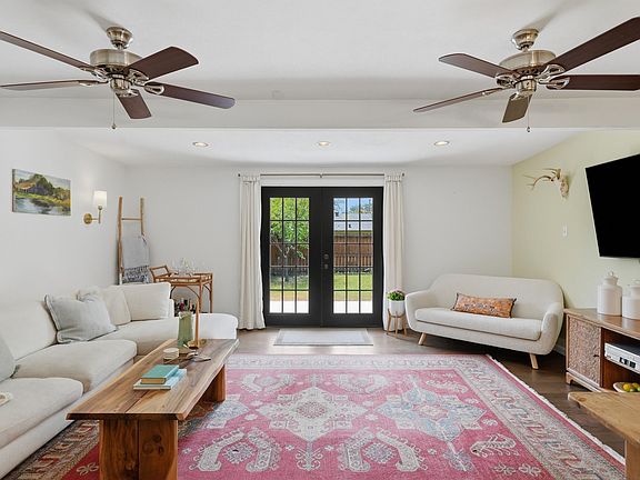 4th image of 8255 Longford Dr